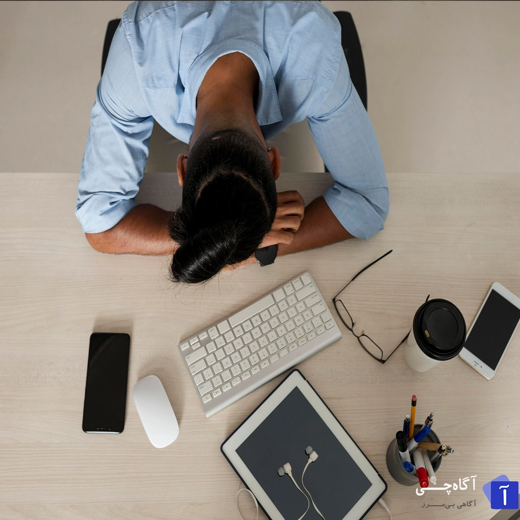 برخی افراد پس از چرت زدن احساس گیجی و خواب آلودگی دارند. علت این موضوع می‌تواند به مدت زمان چرت و مرحله خواب وابسته باشد.